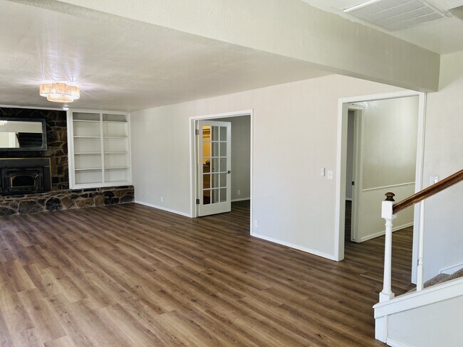 Building Photo - 6305 Bingham Ct