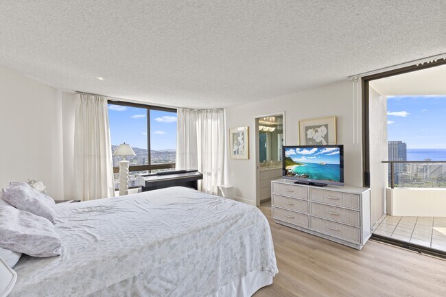 Building Photo - 1910 Ala Moana Blvd