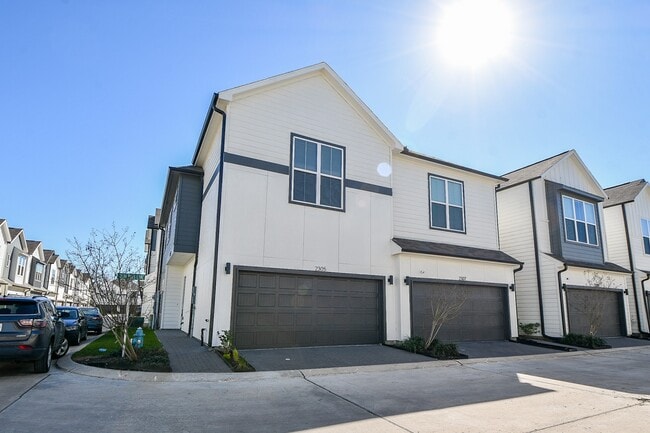 Building Photo - 2305 Silva Park Ln