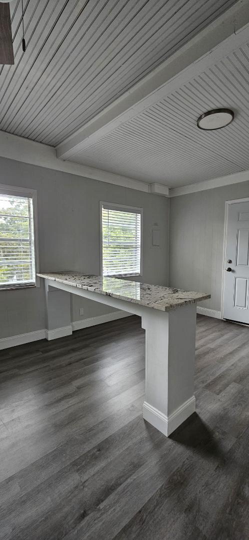 Building Photo - 101 S Moss St