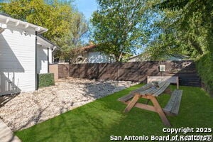 Building Photo - 810 Dakota St