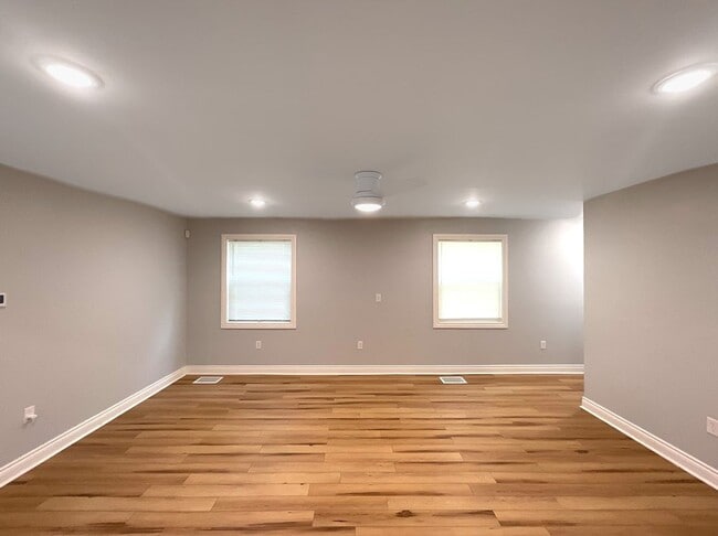 Building Photo - LEASING