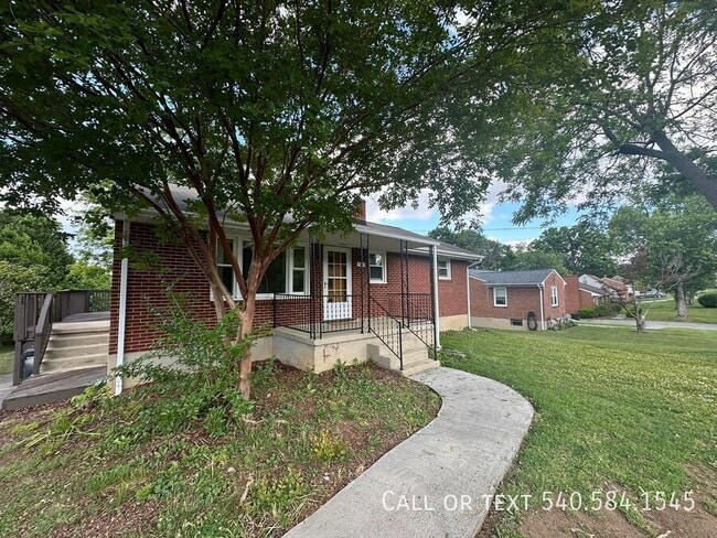 Building Photo - 3363 View Ave