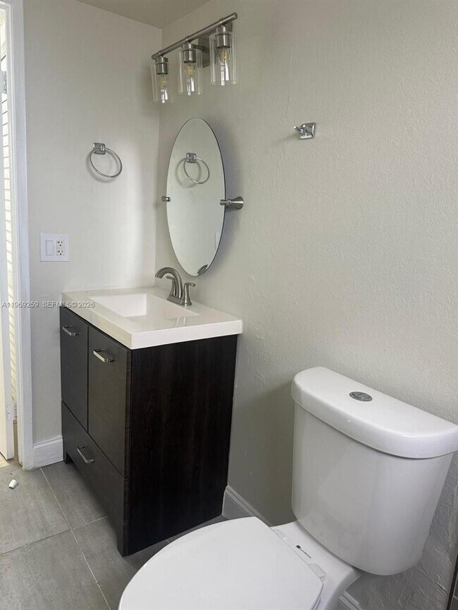 Building Photo - 1463 Lake Crystal Dr