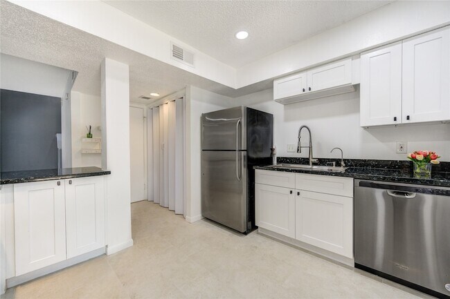 Building Photo - 7965 Kendalia Dr