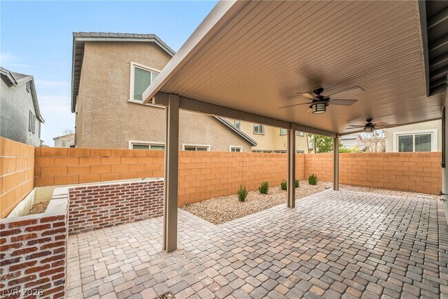 Building Photo - 900 Lotus Falls St