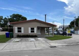 Building Photo - 200 NE 44th St