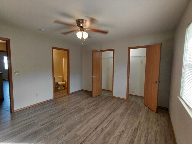 Building Photo - 24990 Scenic Dr