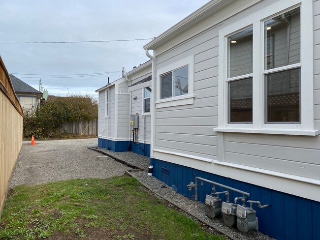 Building Photo - 921 I St