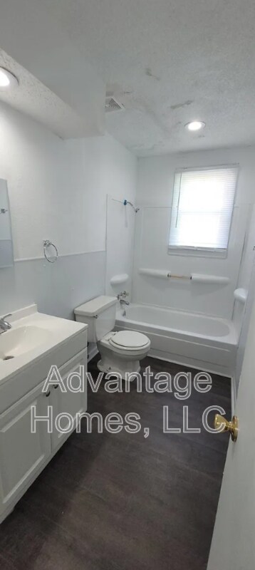 Building Photo - 720-726 N 70th St