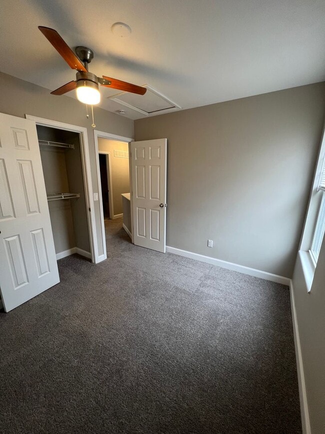 Building Photo - 716 Liberty Village Dr