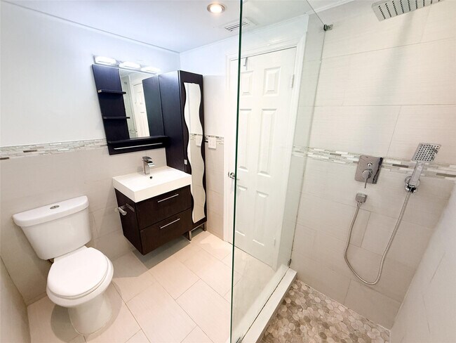 Building Photo - 8401 Royal Palm Blvd