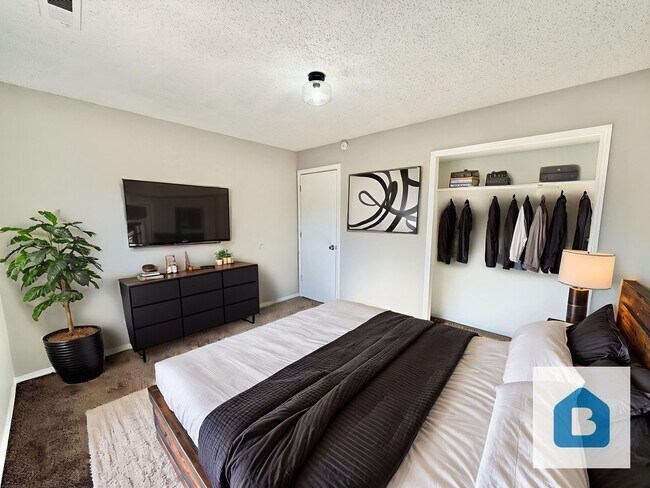 Building Photo - 603 W Routt Ave