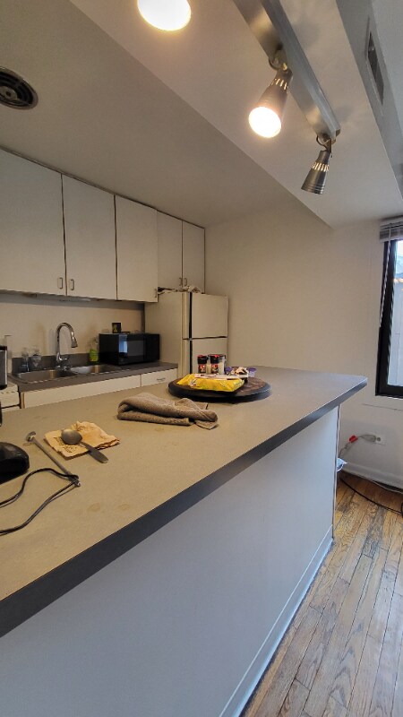 Building Photo - 856 W Lill Ave