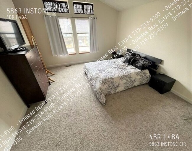 Building Photo - 5863 Instone Cir