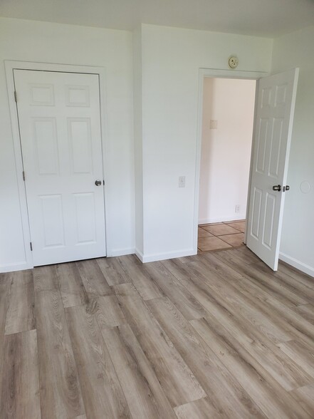 Building Photo - 419 W Ramona Dr