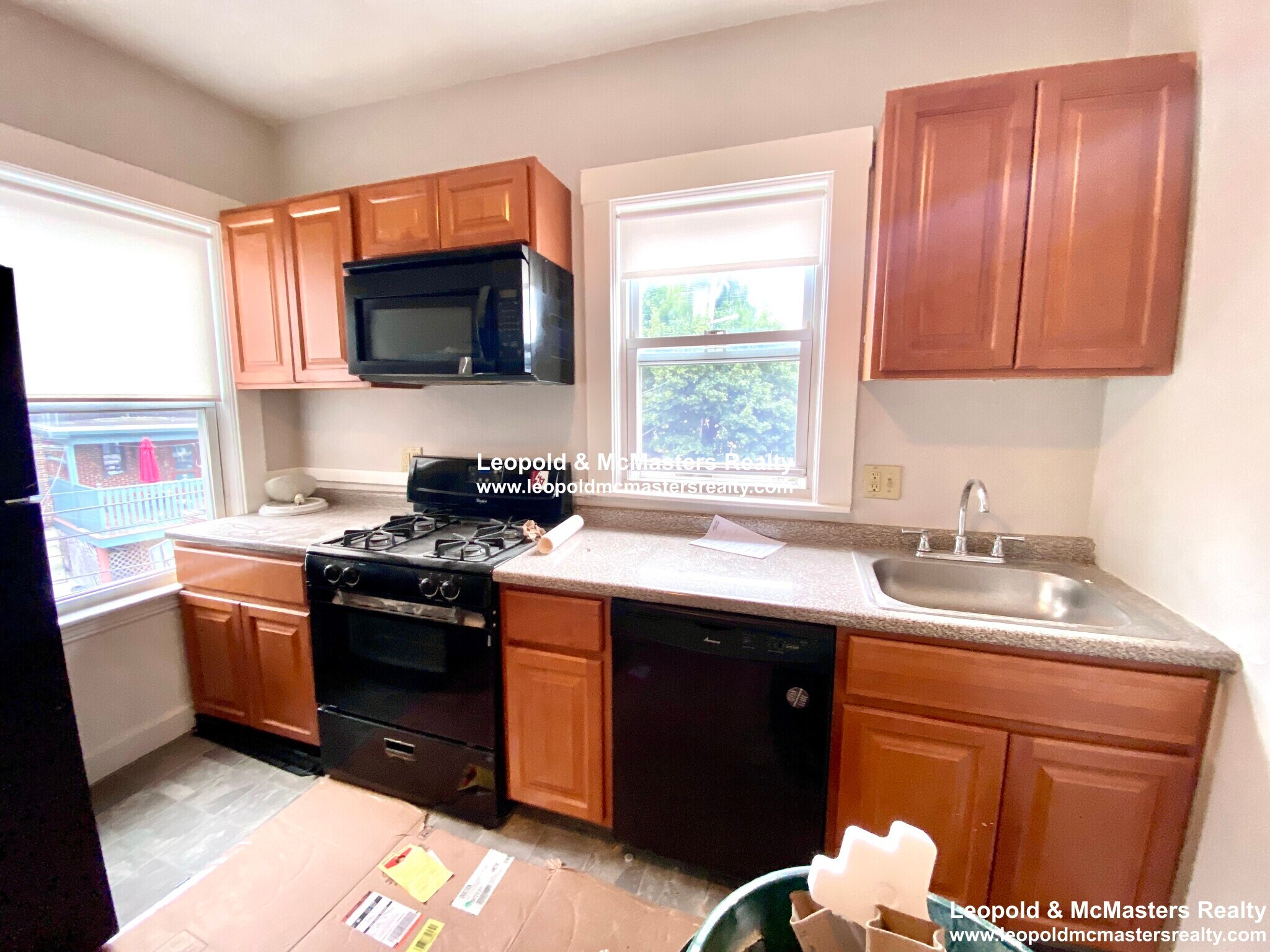 Building Photo - 19 Roseclair St