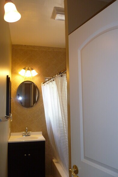 bathroom - 1012 Marin St