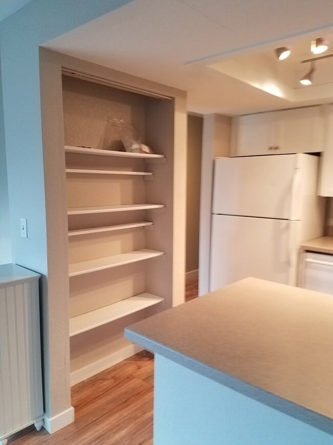 Building Photo - NEW PRICE! Ready for move in! Top Floor Co...