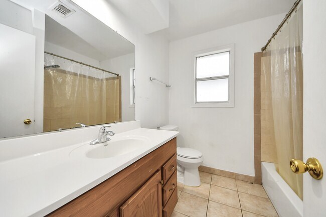 Building Photo - 6230 Grandvale Dr