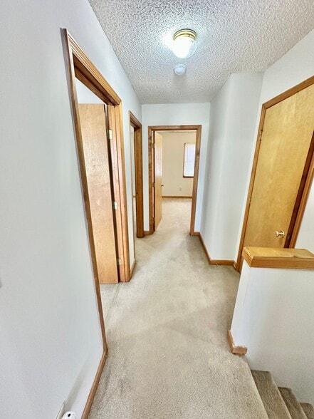 Building Photo - 107 Mountain View Dr