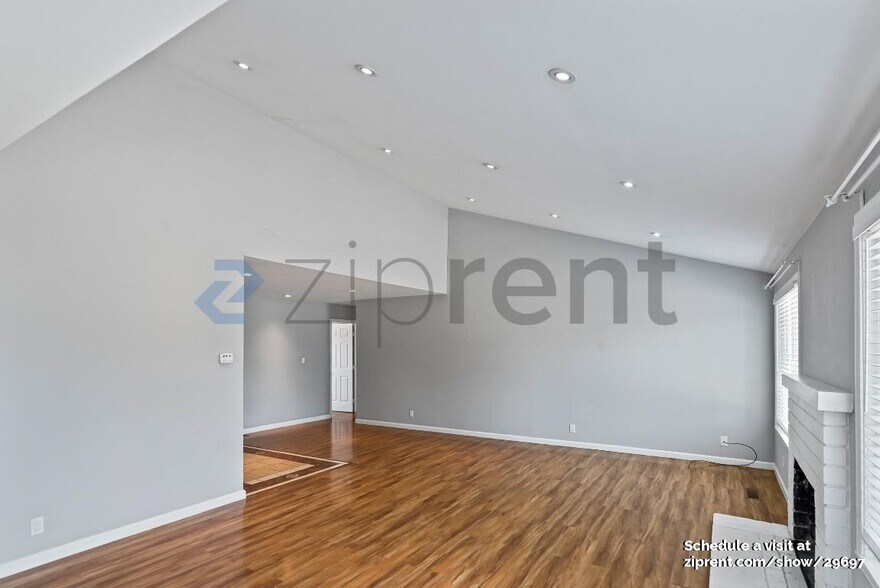 Building Photo - Unit
