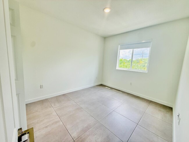 Building Photo - 1295 W 69th St