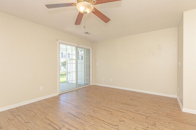 Building Photo - 754 Aspen Dr