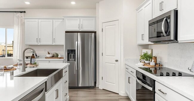 Building Photo - Beautiful 4 bed 2 bath located in West Roseville!