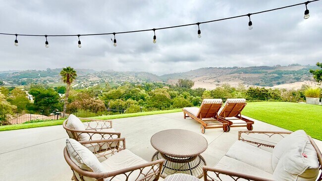 Building Photo - Beautifully Furnished & Appointed, Shorter Term Rental in the Peaceful Gird Valley area of Fallbr...