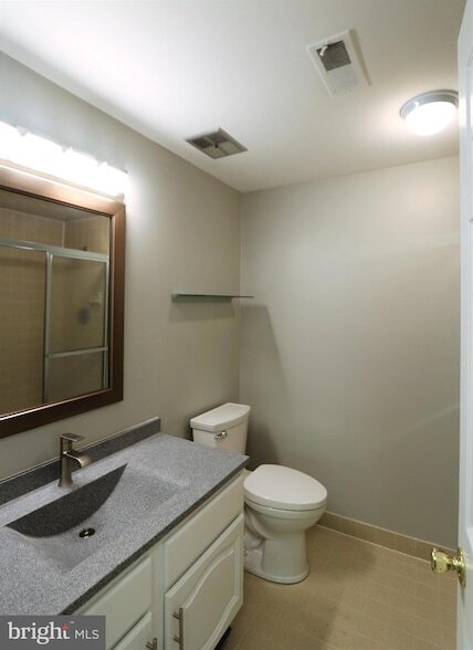 Building Photo - 1709 Mountainview Dr