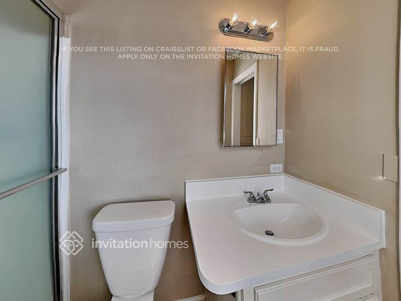 Building Photo - 243 E Cullumber Ave