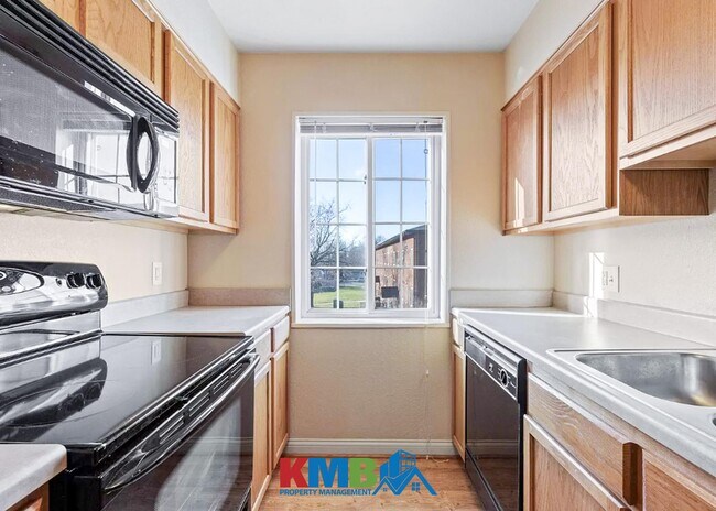 Building Photo - 400 Grandview Ct