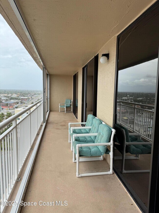 Building Photo - 877 N Hwy A1A