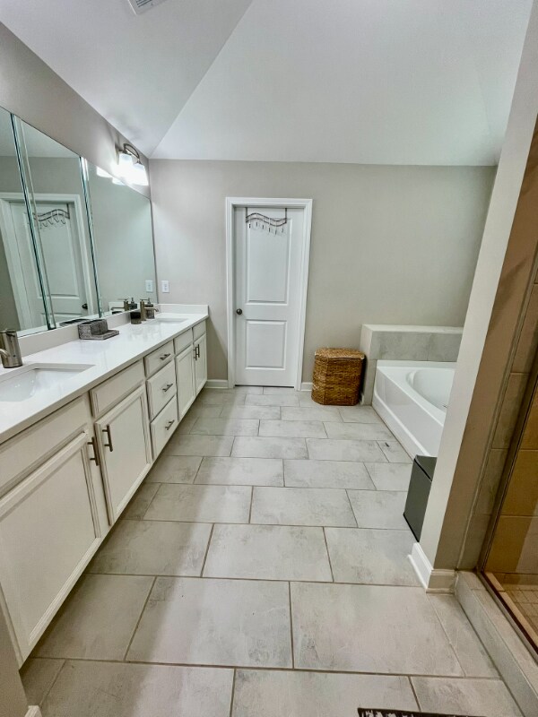 Building Photo - 6060 Ashborough Park