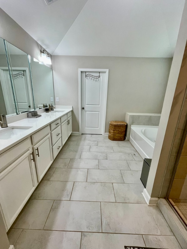 Building Photo - 6060 Ashborough Park