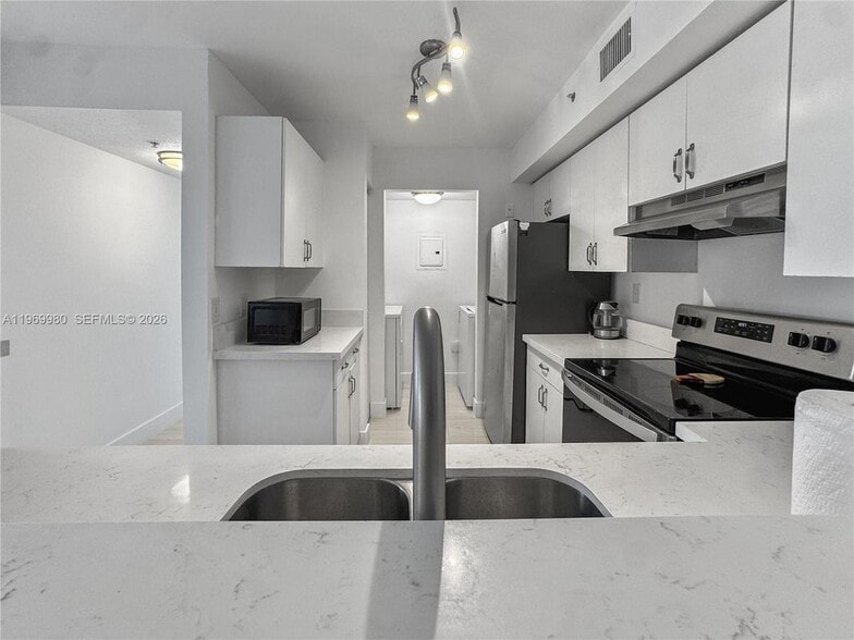 Building Photo - 2123 Renaissance Blvd