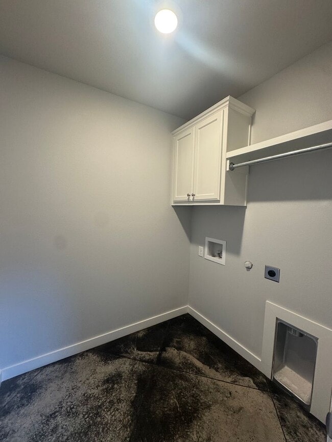 Building Photo - Located in Glendale!!!4bedrooms 2bathrooms...