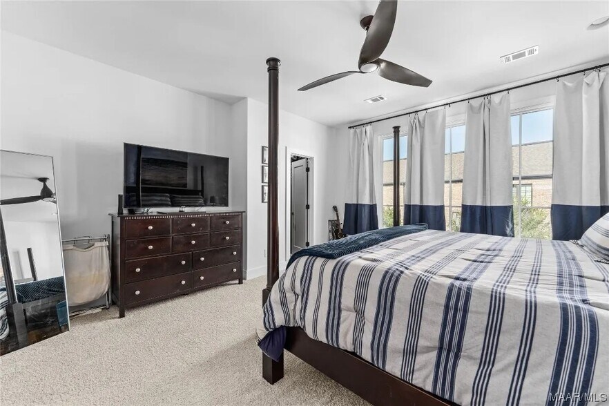 Building Photo - 4648 Broadwick St