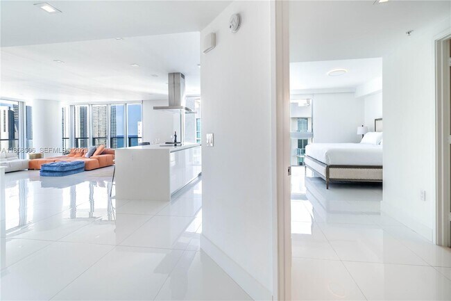 Building Photo - 300 Sunny Isles Blvd