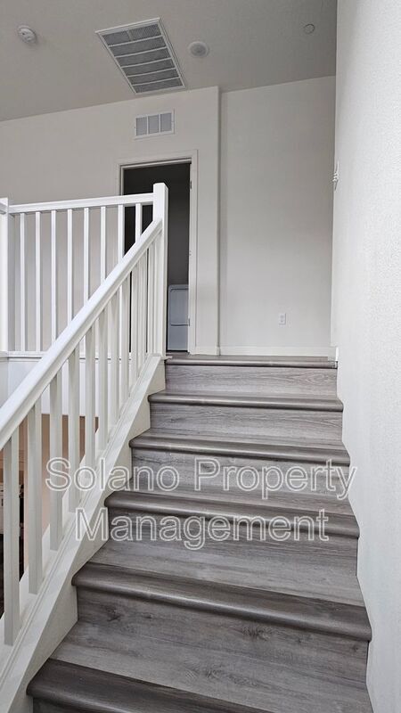 Building Photo - 1205 Niemann St