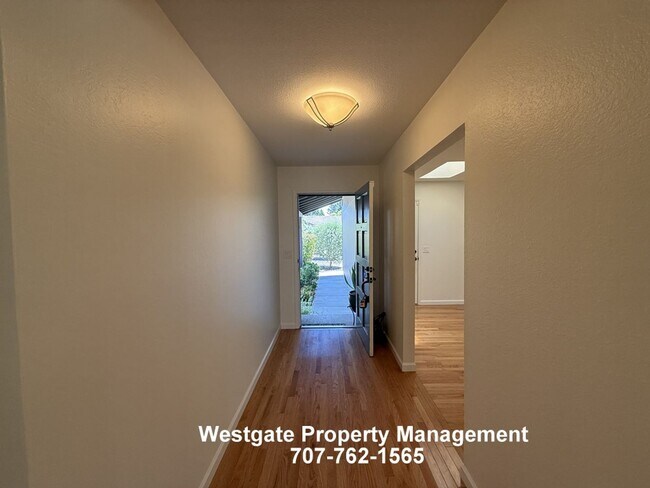 Building Photo - 400 Smith Ct