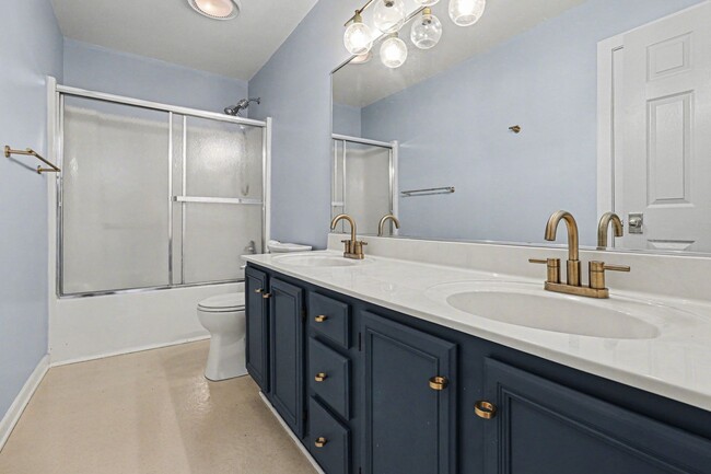 Building Photo - Large 3 Bedroom/2.5 Bathroom Home in Bon Air ***Available Early/Mid April***