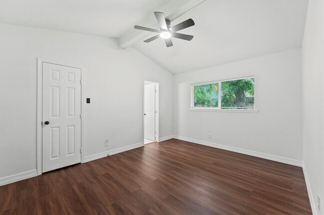 Building Photo - 632 Meadowlawn St