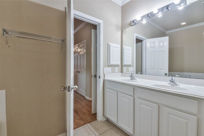 Building Photo - 1135 Glenwood Canyon Ln