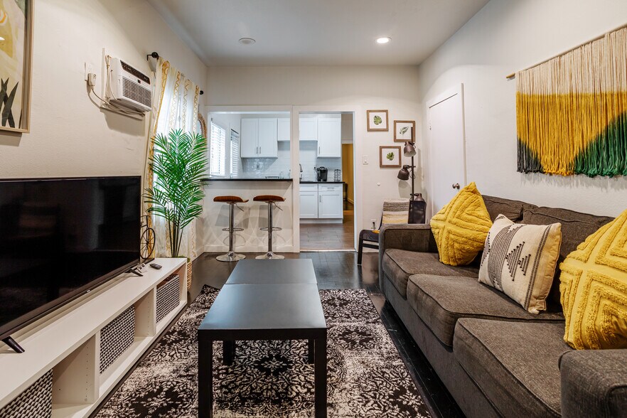 Building Photo - 1806 Washington Way