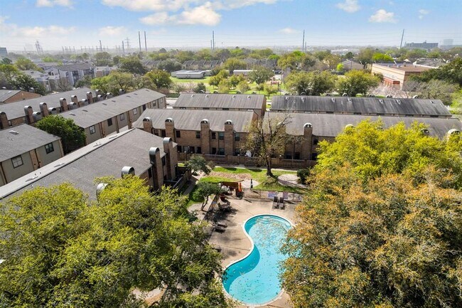 Building Photo - 9850 Pagewood Ln