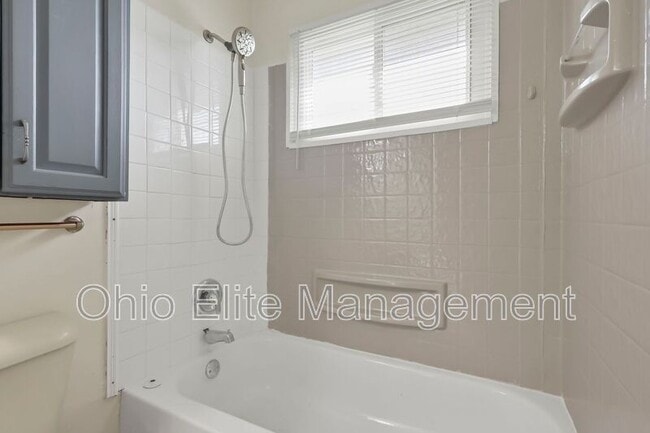 Building Photo - 1028 S Harris Ave