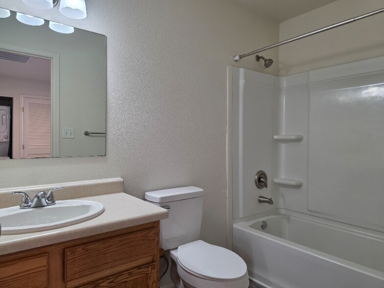 Building Photo - 391 Sunnyside Cir