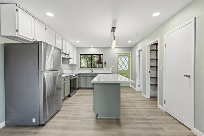 Building Photo - 17091 Bryan Allen Way